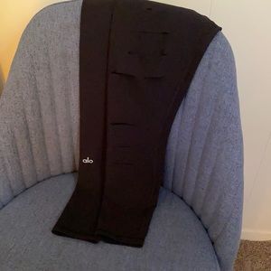 Alo ripped leggings small 7/8